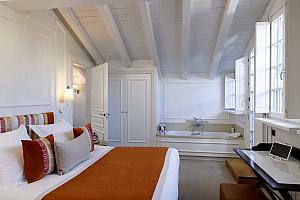 Peñas de Aya Master Suite